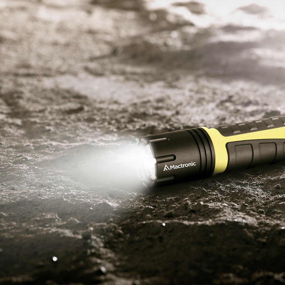 Latarka akumulatorowa Mactronic Dura Light - 920 lumenów
