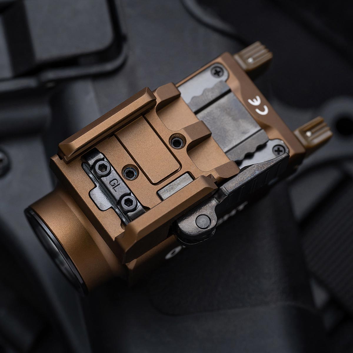 Latarka z celownikiem laserowym Olight BALDR S Desert Tan - 800 lumenów, Green Laser