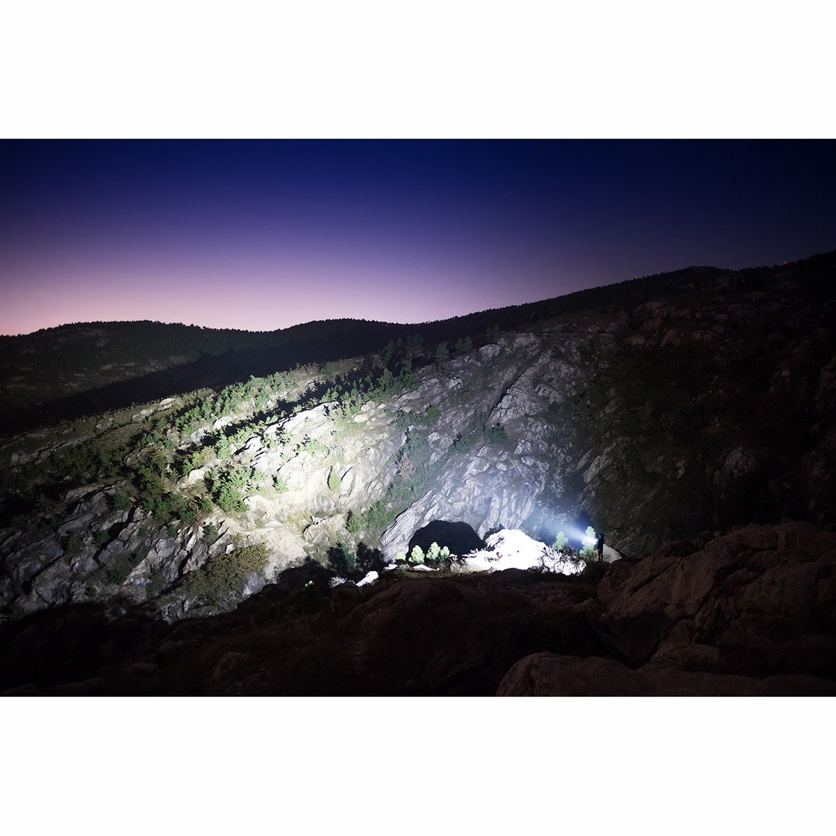 Latarka akumulatorowa Olight Marauder 2 Cool White - 14000 lumenów, zasięg 800 m