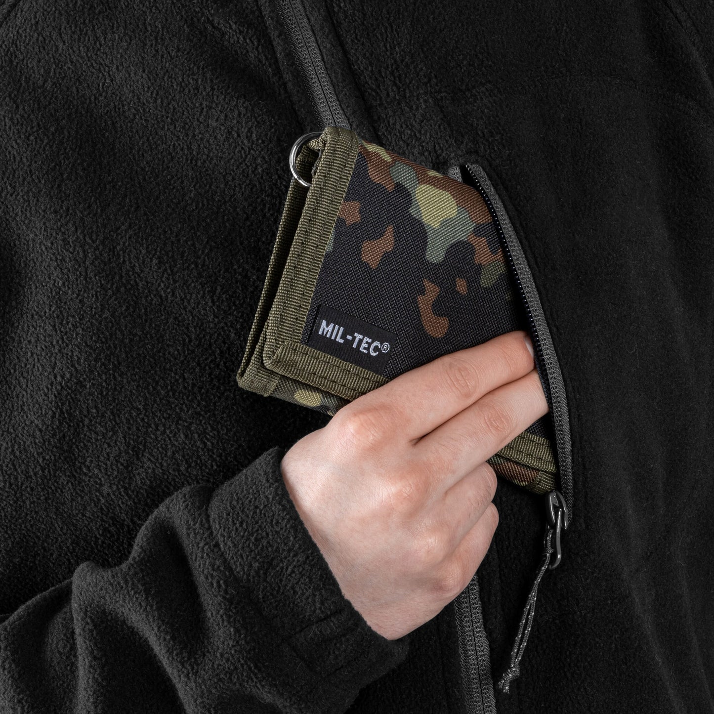 Portfel Mil-Tec z łańcuszkiem - Flecktarn