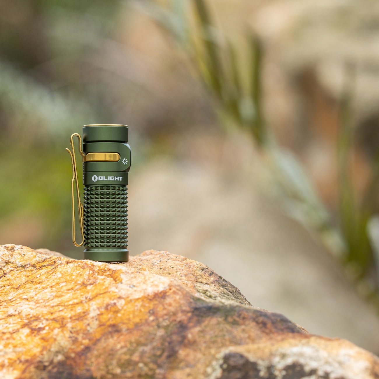 Latarka akumulatorowa Olight Baton 4 OD Green - 1300 lumenów