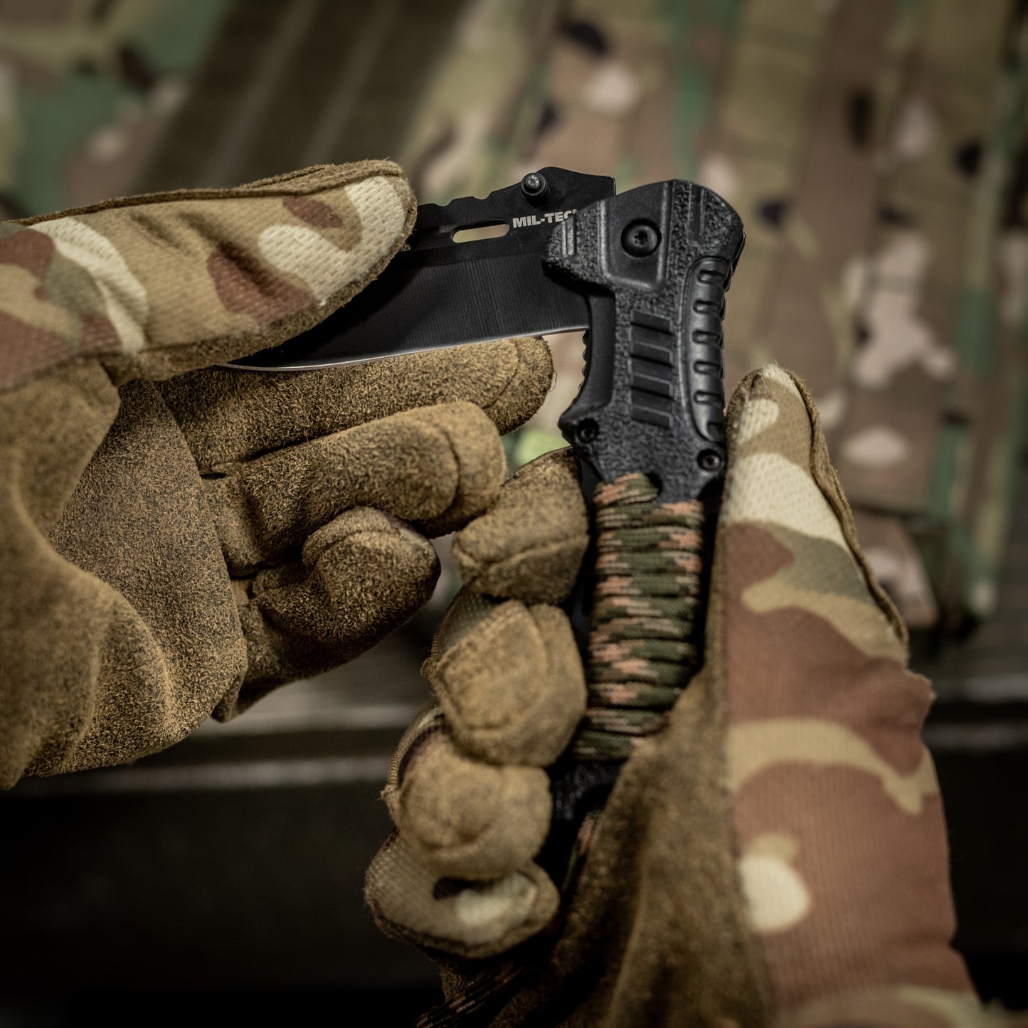 Nóż składany Mil-Tec Paracord z krzesiwem - Camo