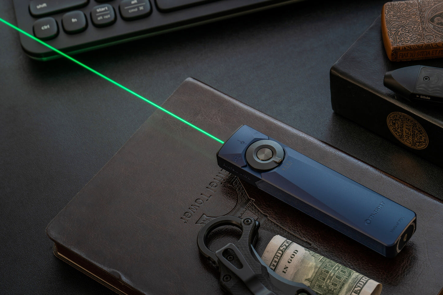 Latarka ze wskaźnikiem laserowym Olight Arkfeld Ultra UV Cool White Navy Blue - 1400 lumenów