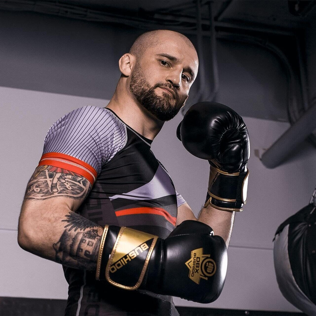 Rękawice bokserskie DBX Bushido B-2V10 - Czarne/Złote