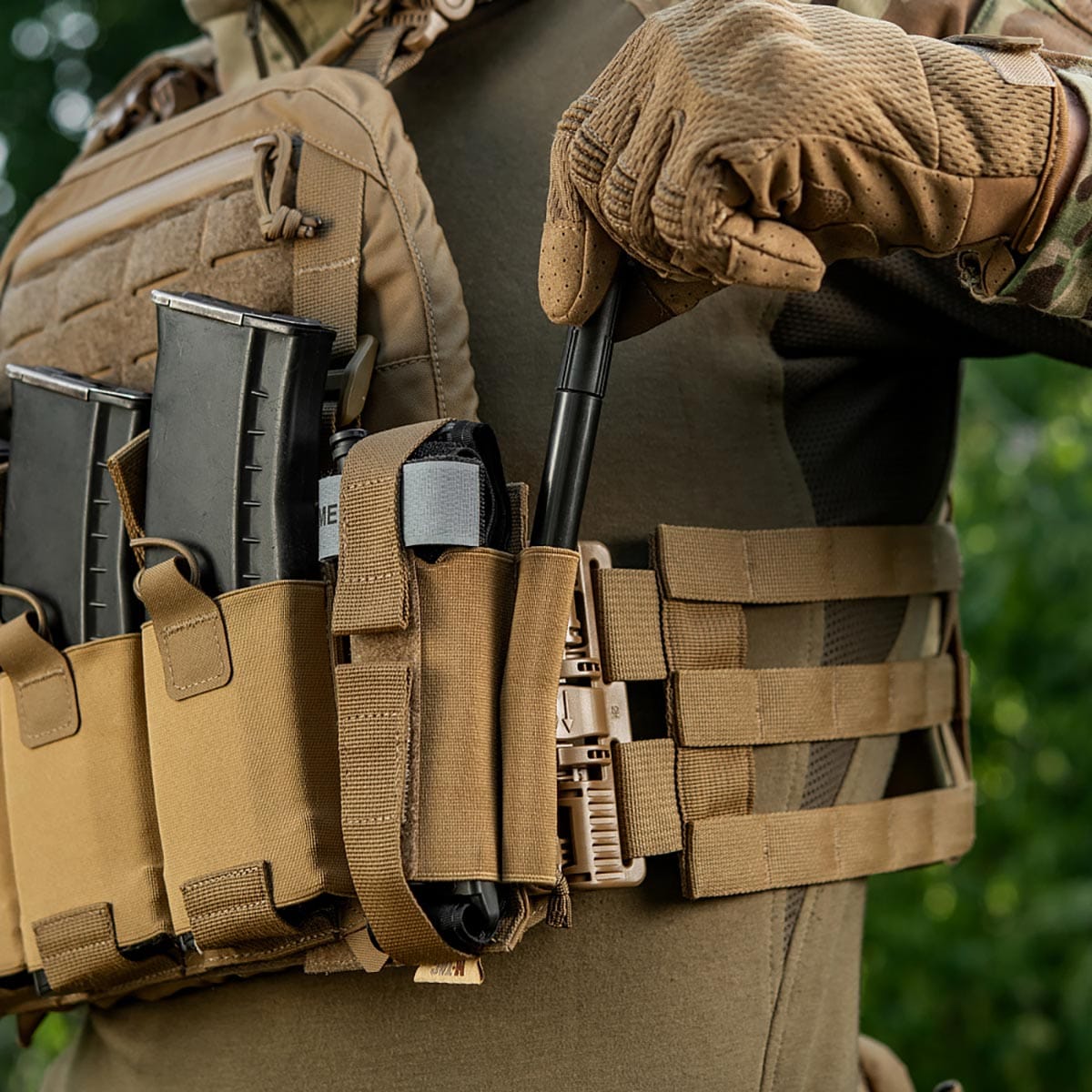 Ładownica z rzepem M-Tac na stazę taktyczną Gen. 5 - Coyote