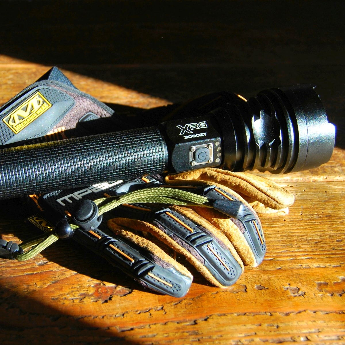 Latarka akumulatorowa XRG 3000 Zoom Thrower - 3000 lumenów