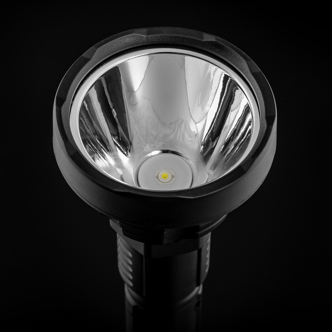 Latarka akumulatorowa XRG E500 Thrower - 1200 lumenów