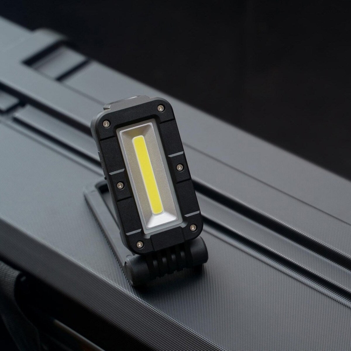 Lampa Olight Swivel Black - 400 lumenów