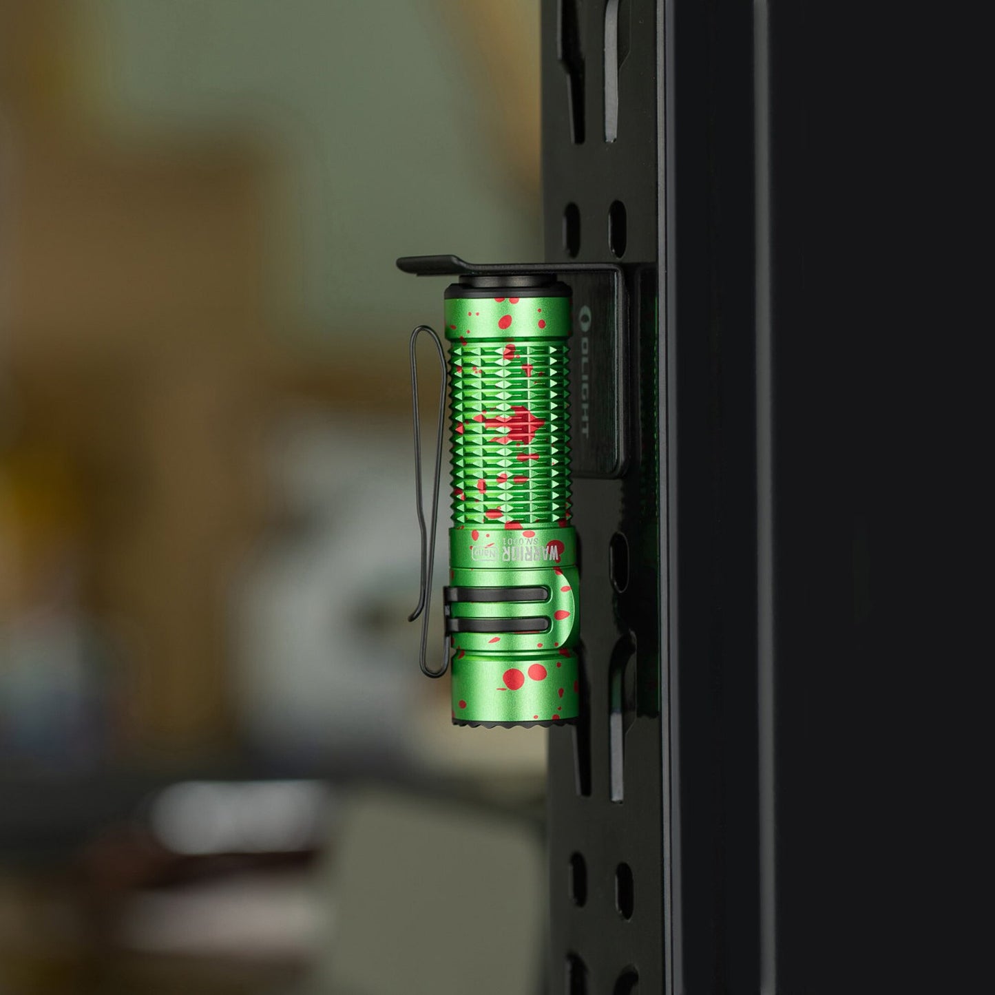 Latarka Olight Warrior Nano Zombie Green - 1200 lumenów