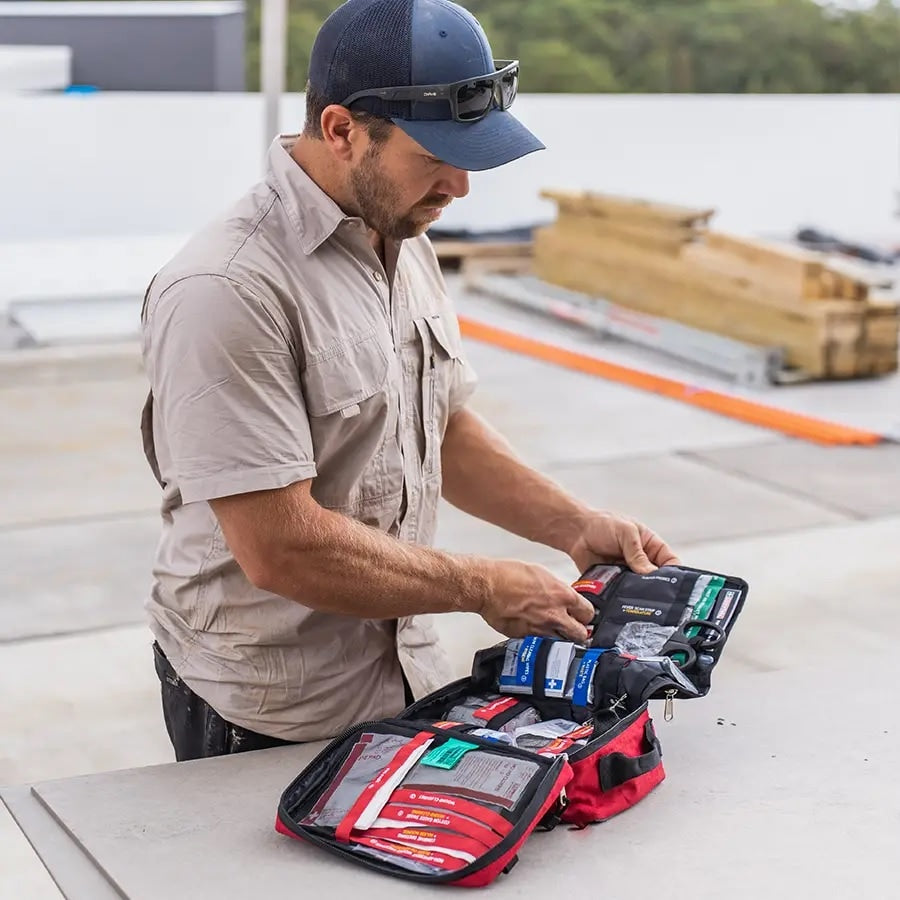 Apteczka Survival Workplace First Aid Kit z wyposażeniem