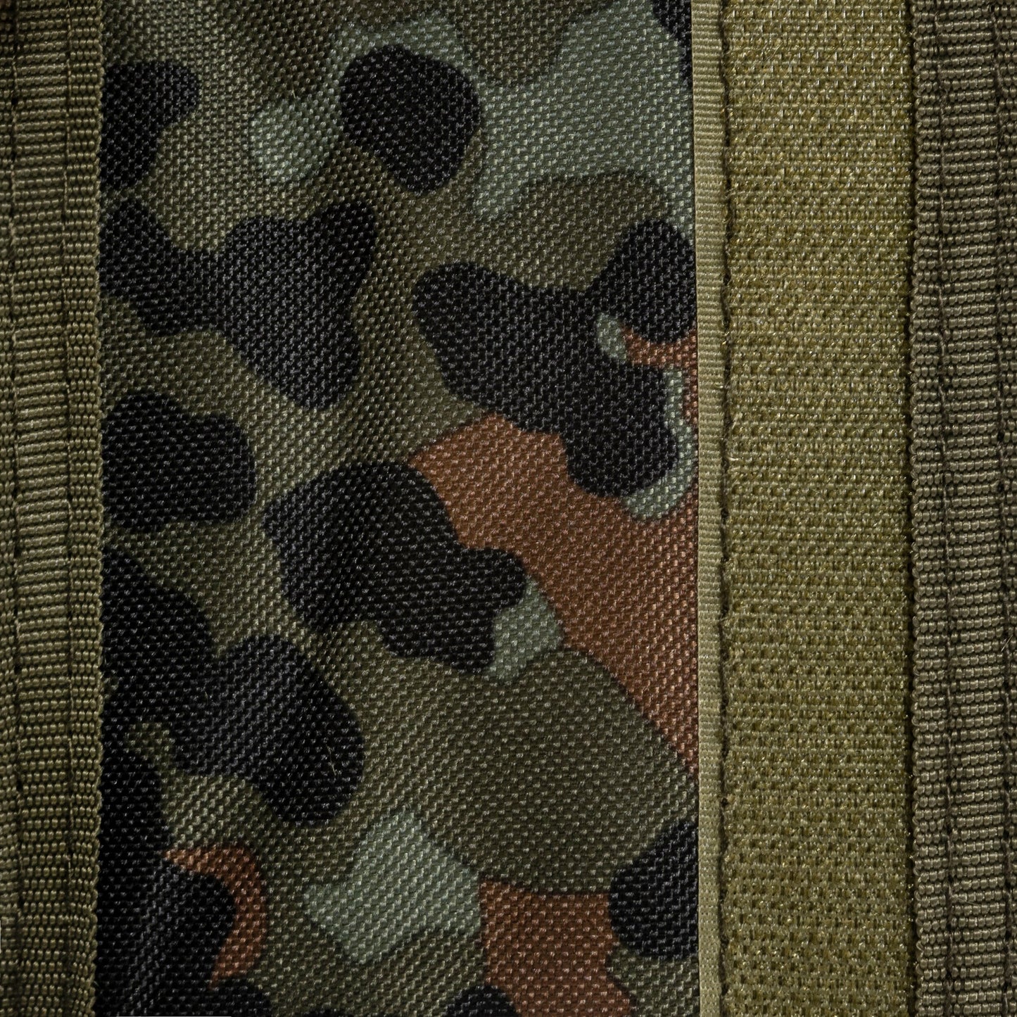 Portfel Mil-Tec z łańcuszkiem - Flecktarn