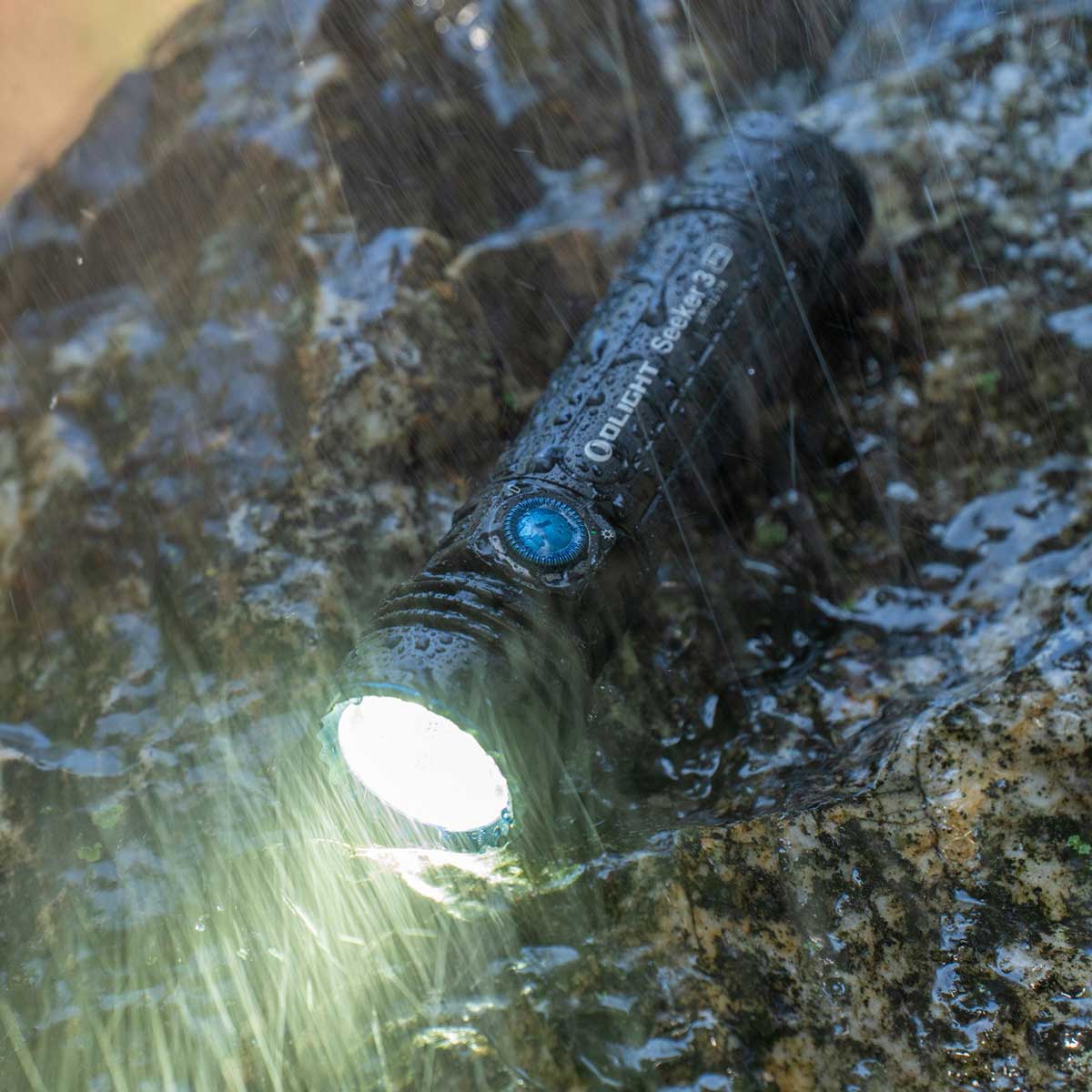 Latarka taktyczno-poszukiwawcza Olight Seeker 3 Pro Black - 4200 lumenów