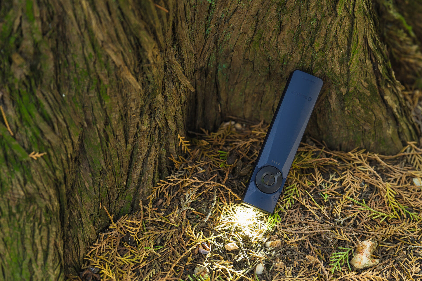 Latarka ze wskaźnikiem laserowym Olight Arkfeld Ultra UV Cool White Navy Blue - 1400 lumenów
