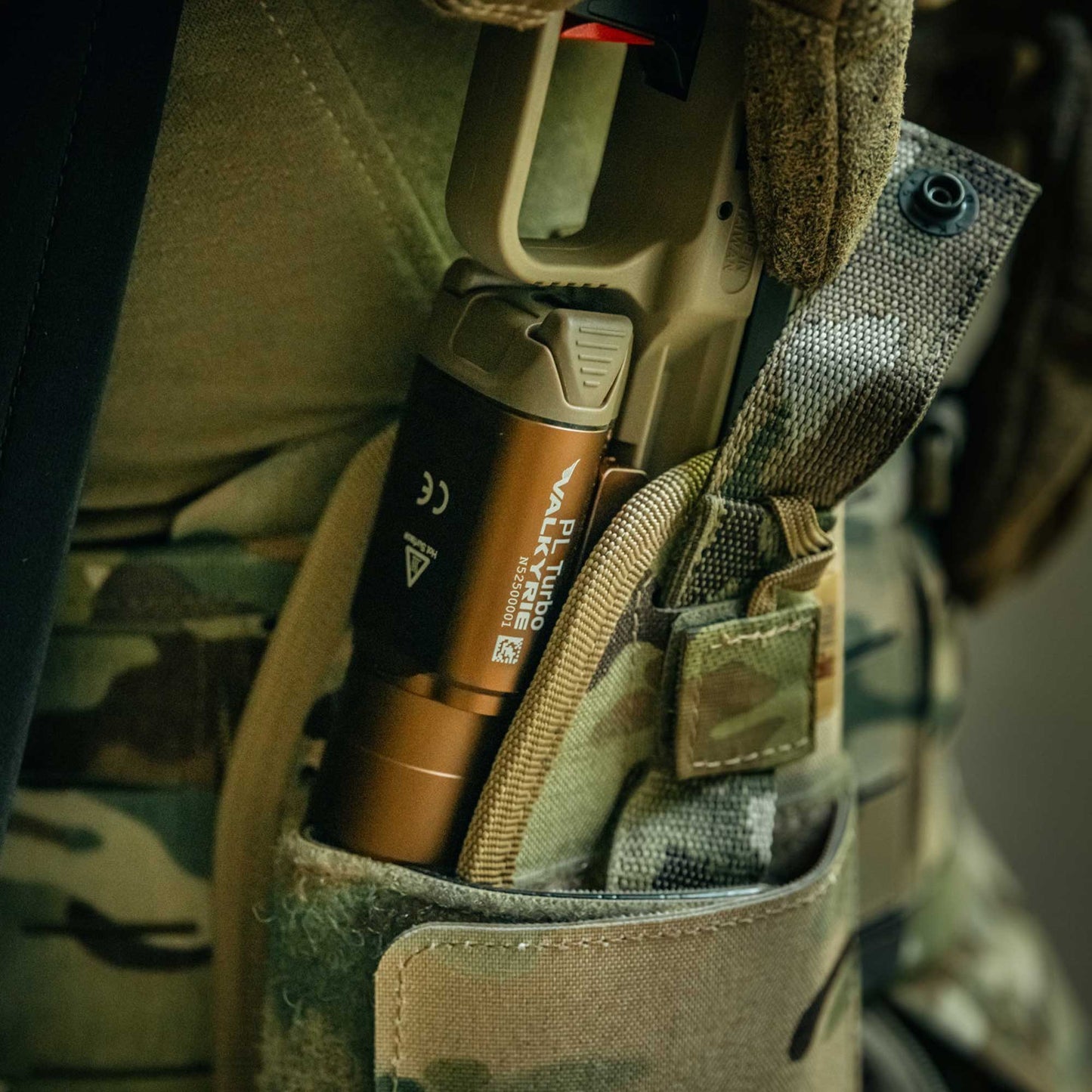 Latarka na broń Olight PL Turbo Valkyrie Desert Tan - 800 lumenów