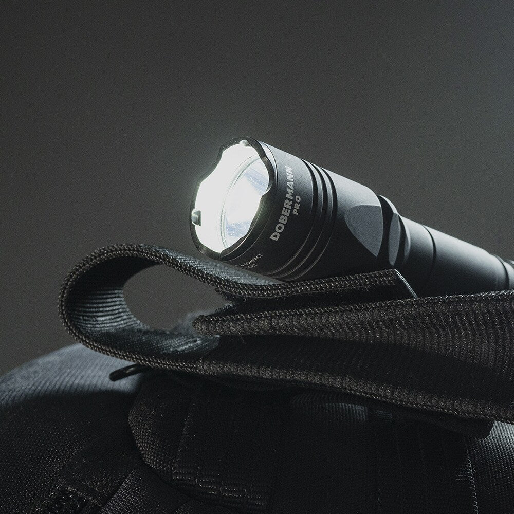 Latarka Armytek Dobermann Pro Magnet USB Warm - 1400 lumenów