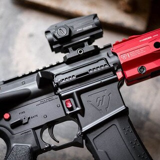 Klapka okna wyrzutnika łusek Strike Industries PolyFlex Dust Cover do karabinków AR15 - Black