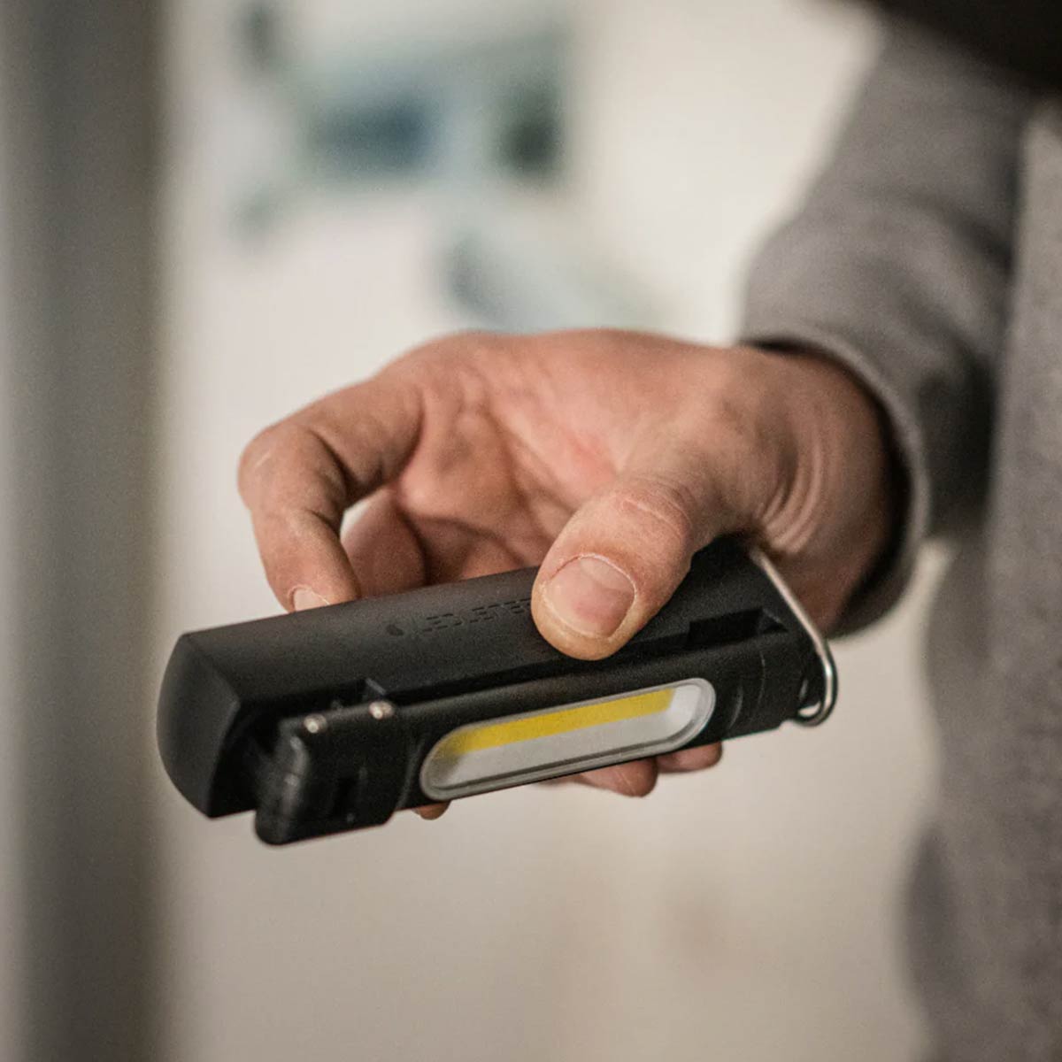 Latarka warsztatowa Ledlenser W6R Work - 500 lumenów