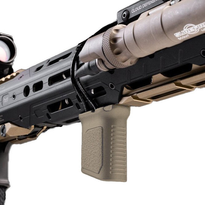 Chwyt przedni Strike Industries M-LOK Angled Vertical Grip Short - Flat Dark Earth