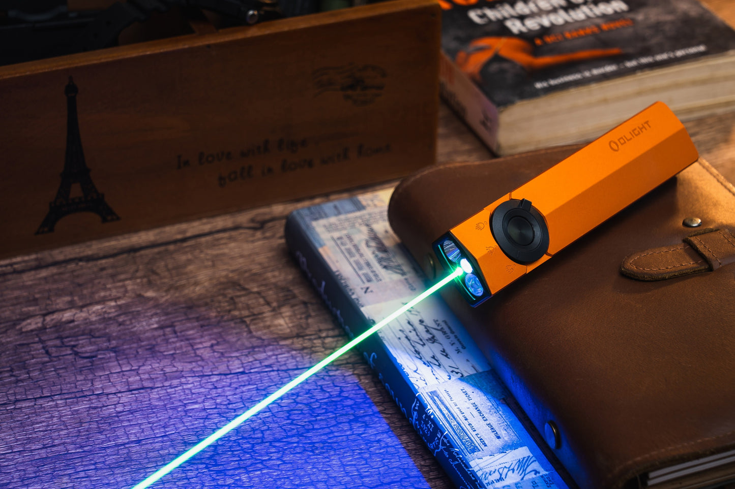 Latarka Olight ArkPro Class 1 Cool White Orange - 1500 lumenów