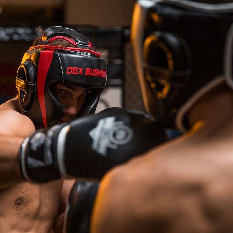 Kask bokserski DBX Bushido treningowy/sparingowy - Czarny/Czerwony