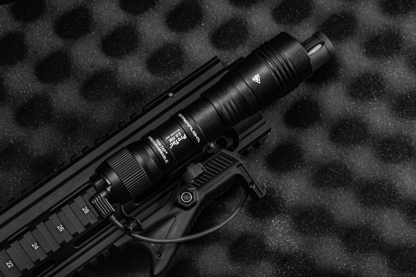 Latarka na broń Streamlight ProTac 2.0 Rail Mount z włącznikiem żelowym - 2000 lumenów