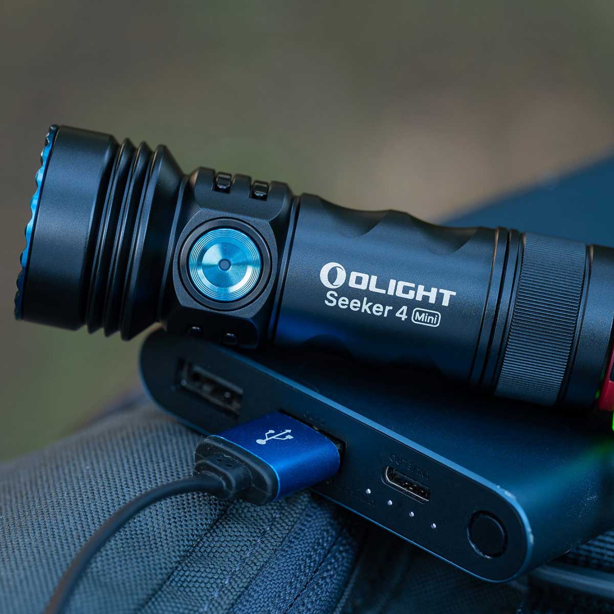 Latarka taktyczna Olight Seeker 4 Mini Cool White Black - 1200 lumenów