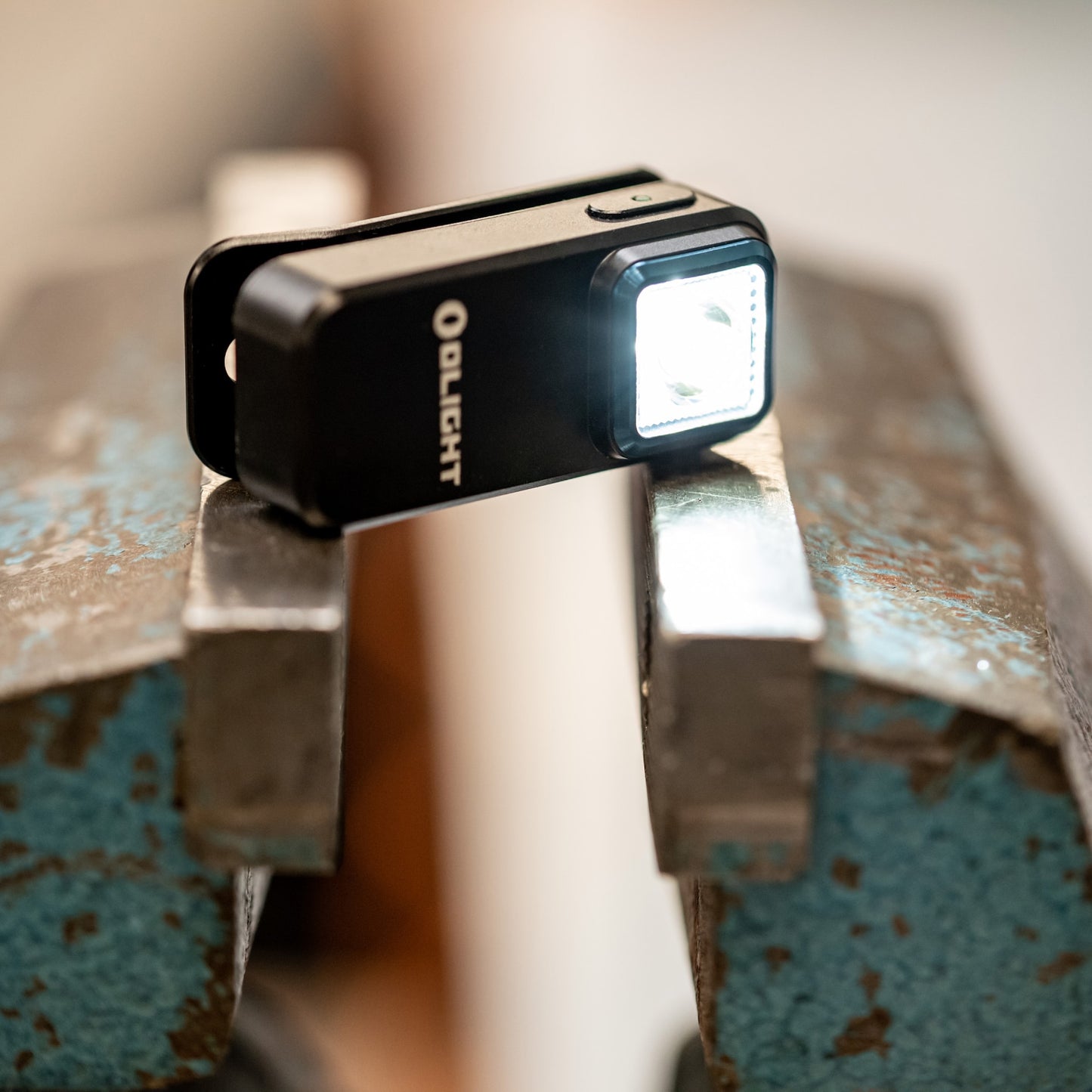 Latarka akumulatorowa Olight Oclip - 300 lumenów