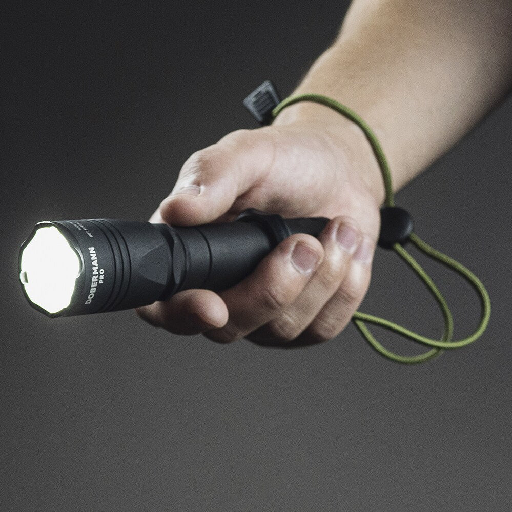 Latarka Armytek Dobermann Pro Magnet USB Warm - 1400 lumenów