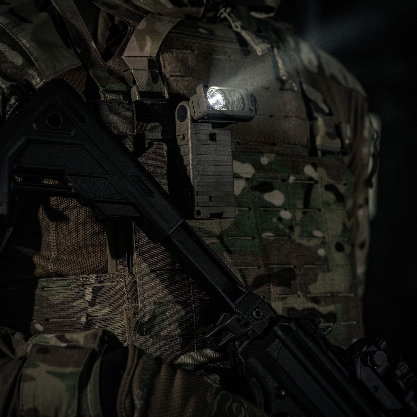 Latarka na hełm Streamlight Sidewinder Military Coyote - 55 lumenów