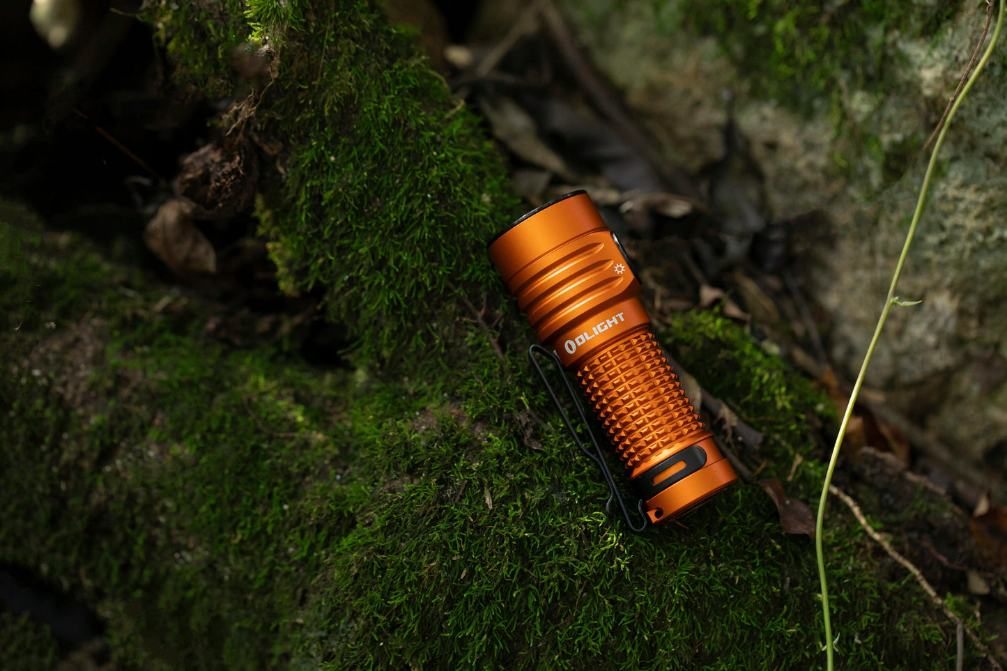 Latarka akumulatorowa Olight Baton Turbo Orange - 1000 lumenów