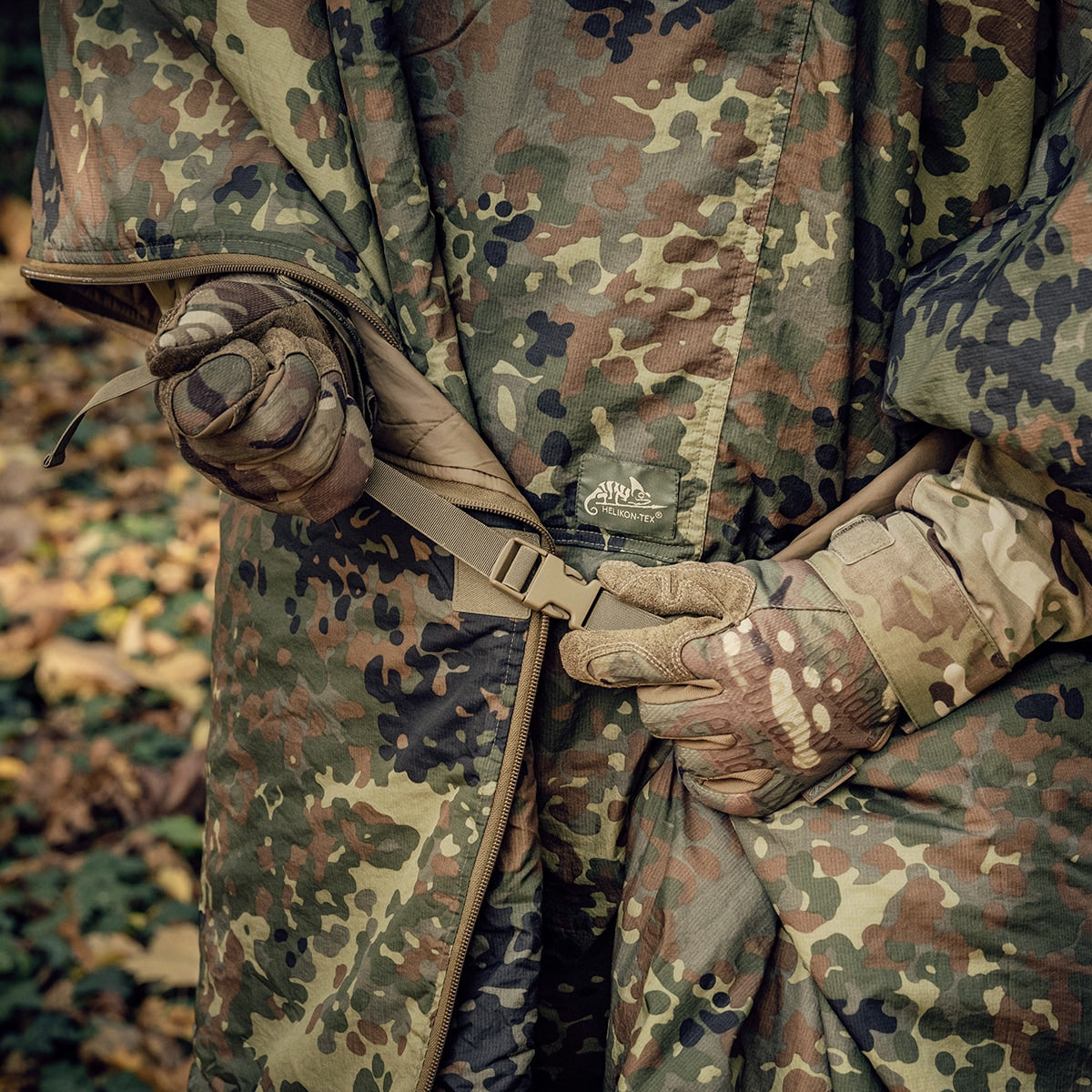 Ponczo Helikon Swagman Roll Climashield Apex z funkcją śpiwora - Flecktarn