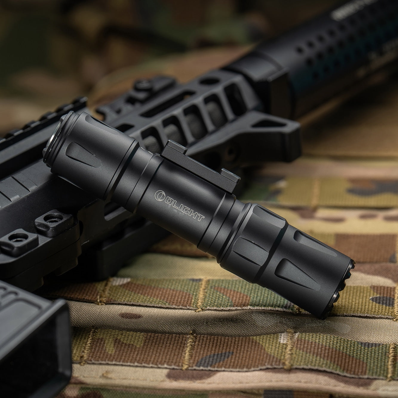 Latarka na broń Olight Odin S Matte Black z montażem - 1500 lumenów