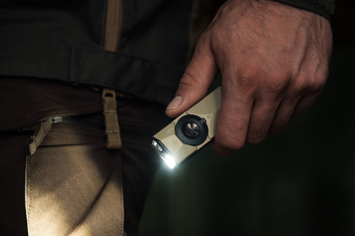 Latarka Olight ArkPro Ultra Class 1 Cool White Olive Green - 1700 lumenów