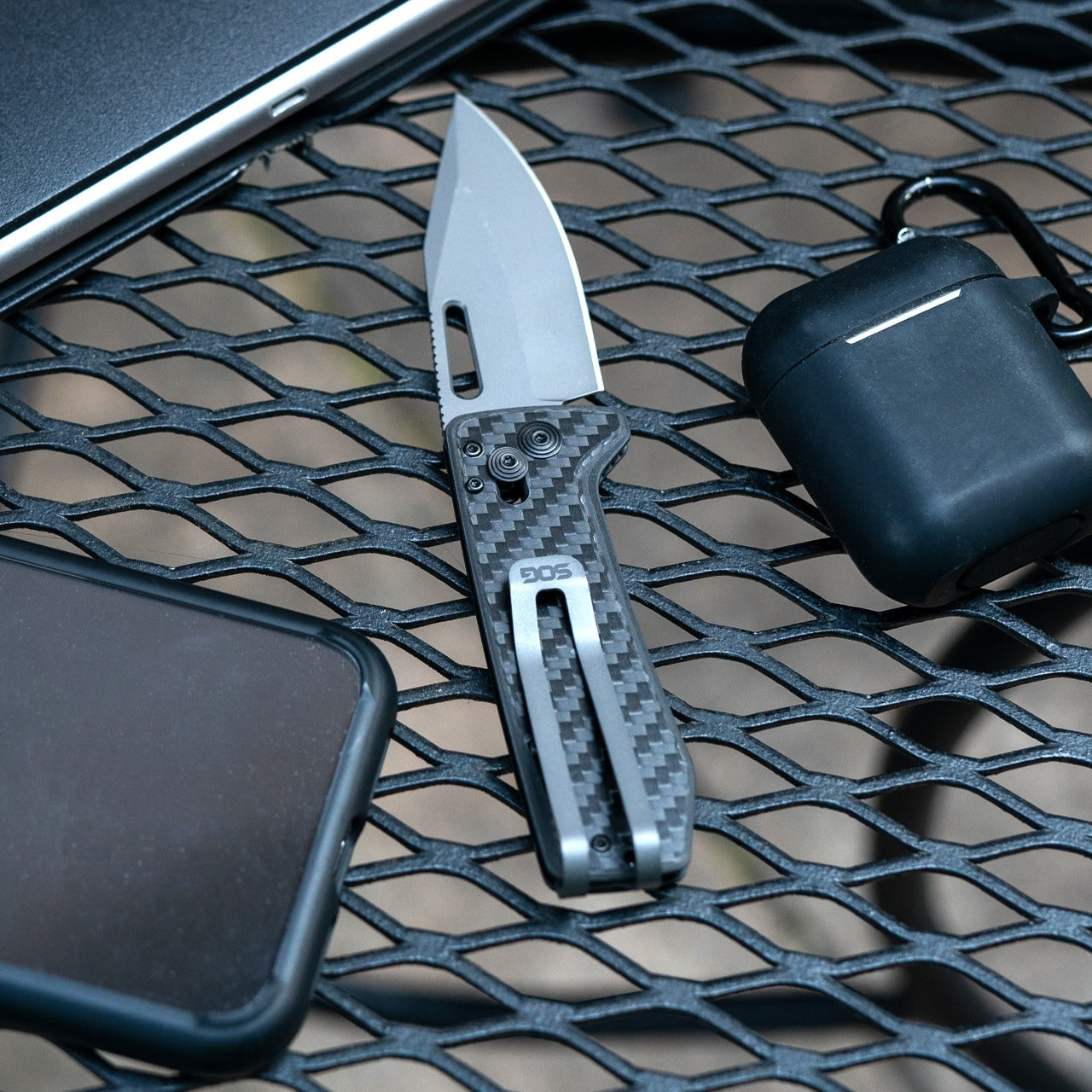 Nóż składany SOG Ultra XR - Carbon/Graphite