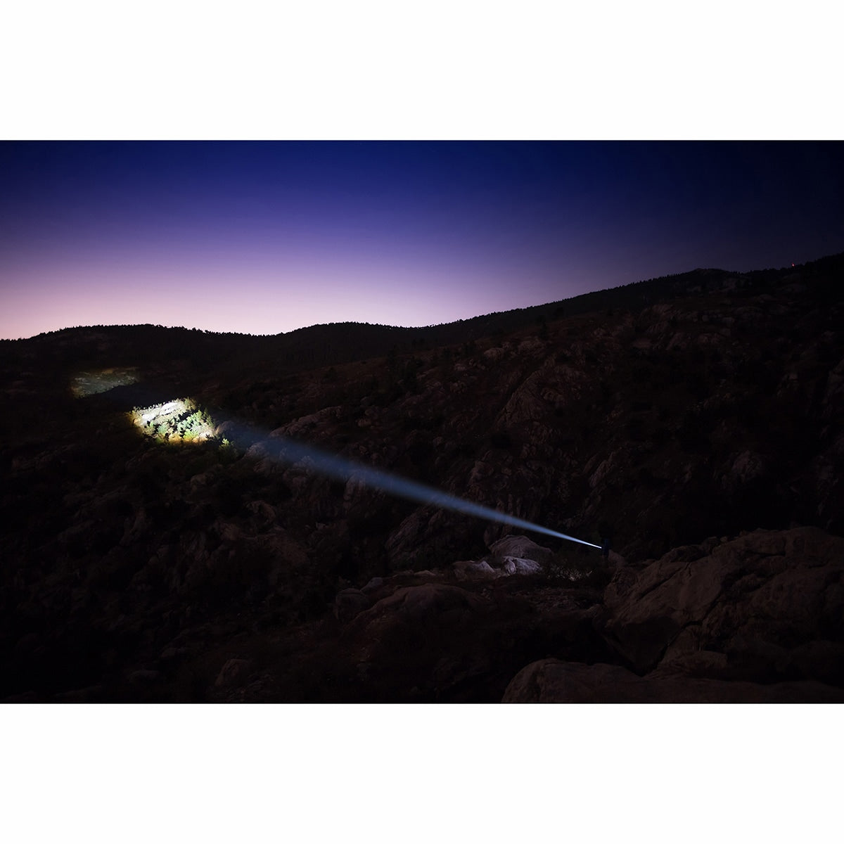 Latarka akumulatorowa Olight Marauder 2 Cool White - 14000 lumenów, zasięg 800 m