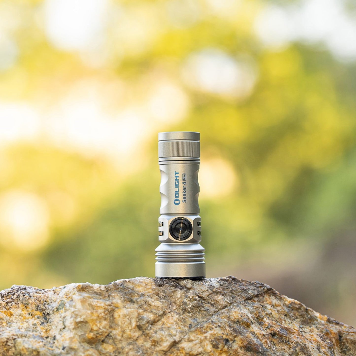 Latarka taktyczna Olight Seeker 4 Mini Cool White Limited Edition Ti - 1200 lumenów