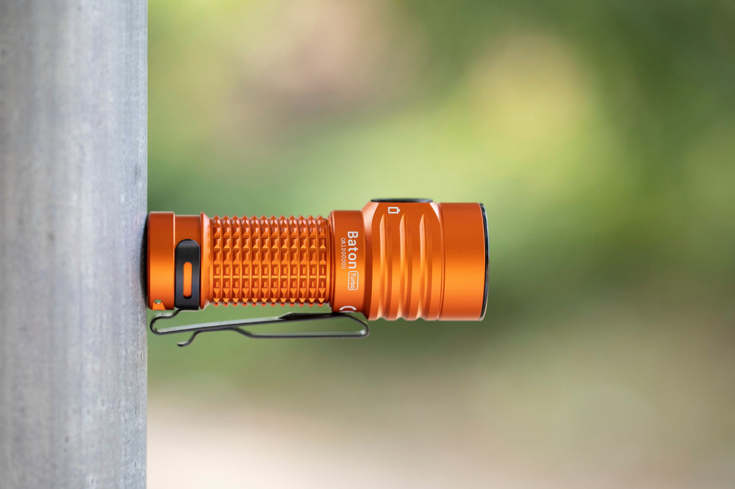 Latarka akumulatorowa Olight Baton Turbo Orange - 1000 lumenów