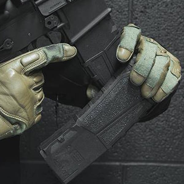 Magazynek 30 nabojowy UTG Pro kal. 5,56 x 45 mm karabinków AR15/M4 - Black