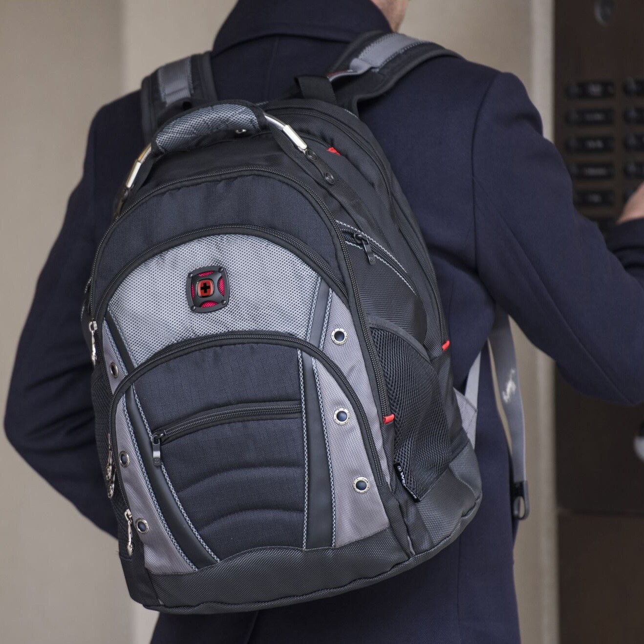 Plecak Wenger Synergy 26 l - Black/Grey