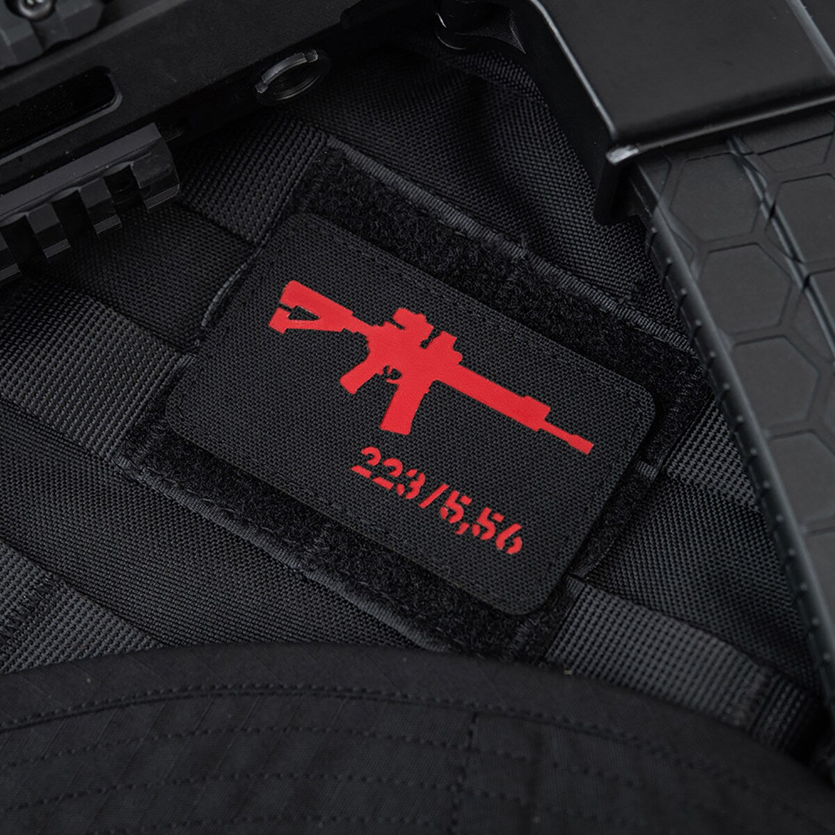 Naszywka M-Tac AR-15 223/5,56 Laser Cut - Black/Red