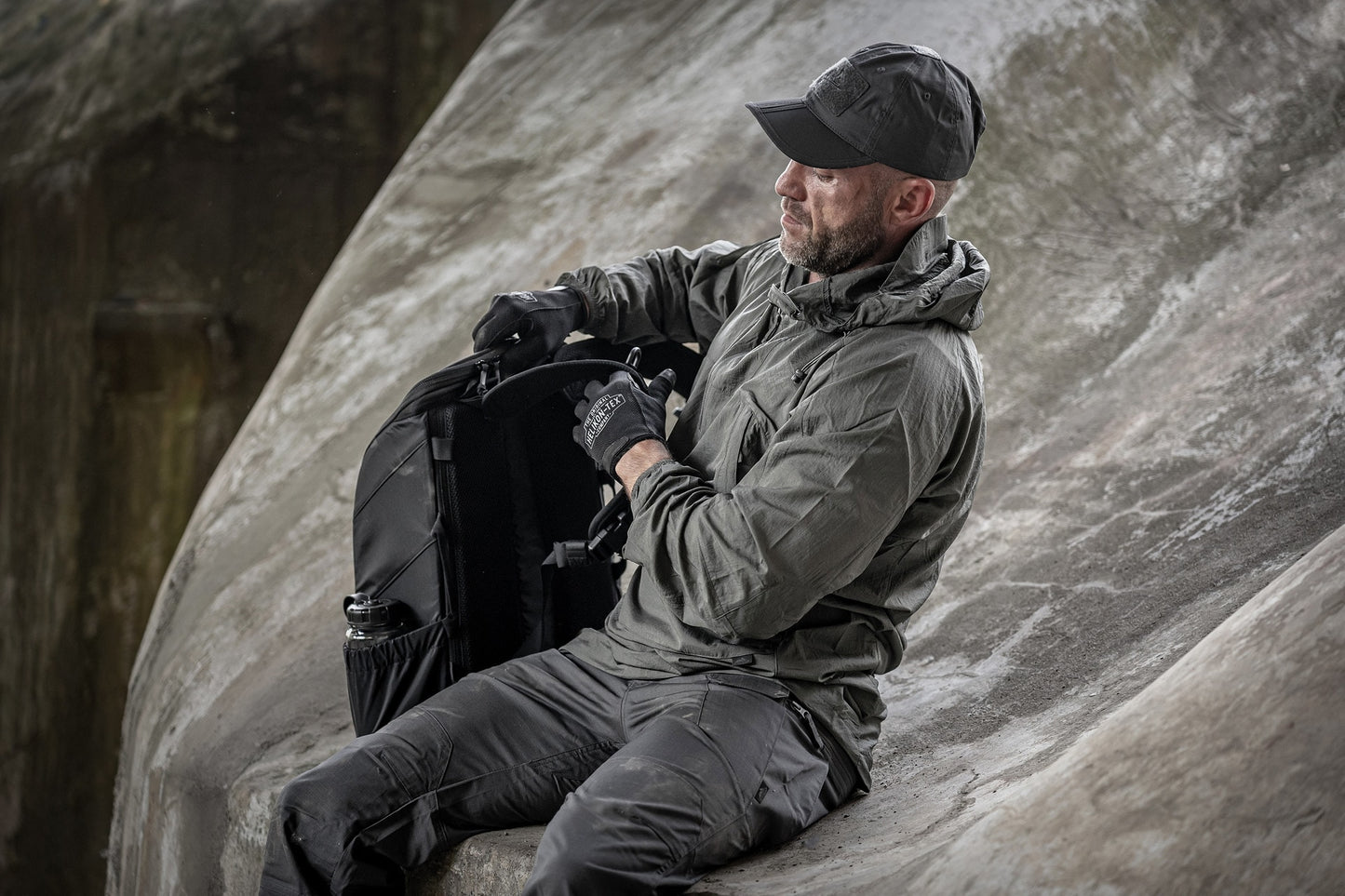 Plecak ewakuacyjny Helikon Bail Out Bag 25 l Black - z wyposażeniem