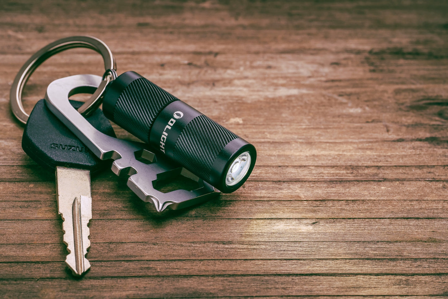 Latarka Olight I1R 2 Pro - 180 lumenów