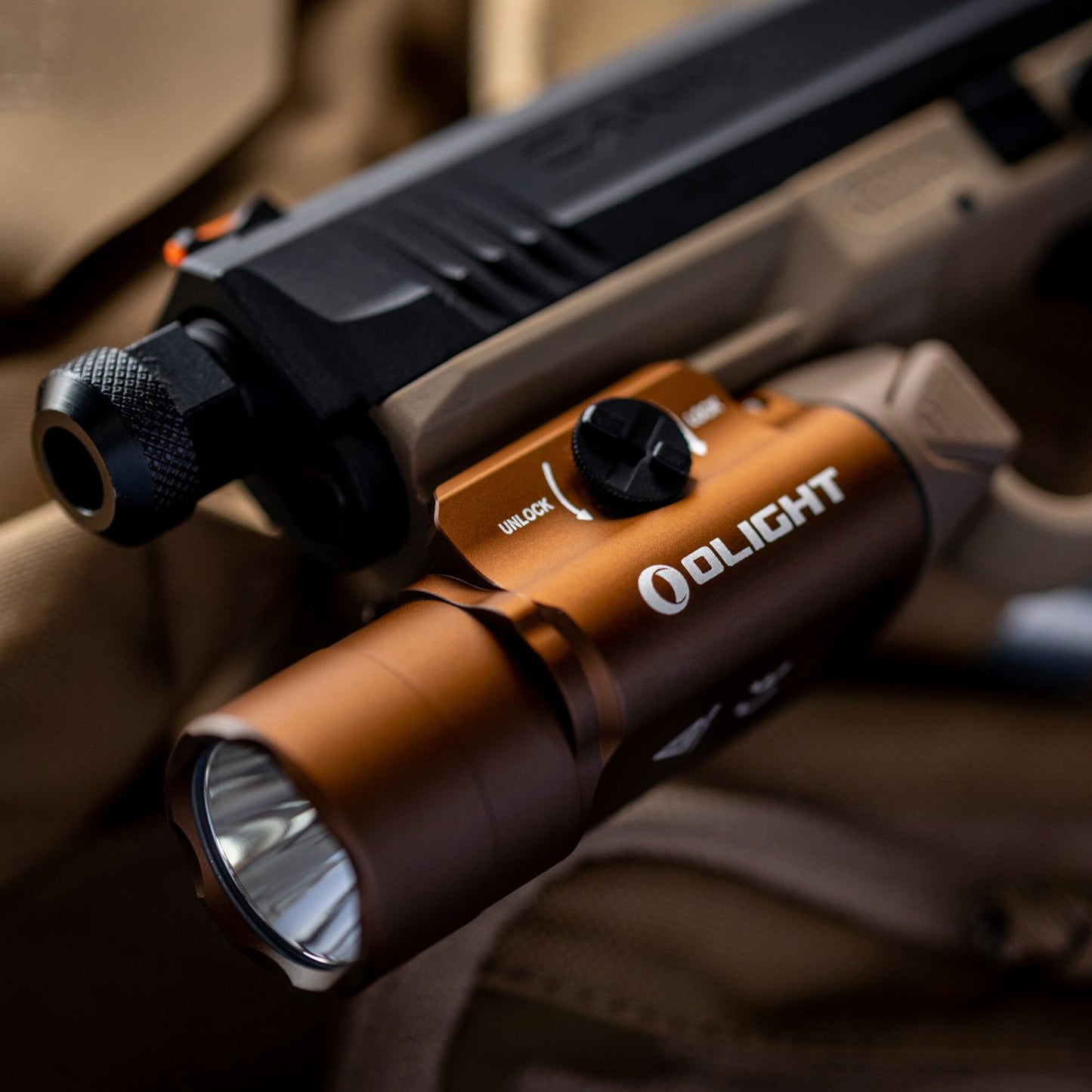 Latarka na broń Olight PL Turbo Valkyrie Desert Tan - 800 lumenów