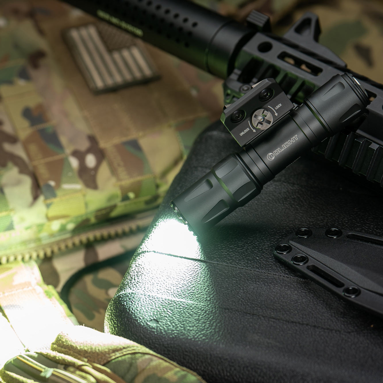 Latarka na broń Olight Odin S Matte Black z montażem - 1500 lumenów