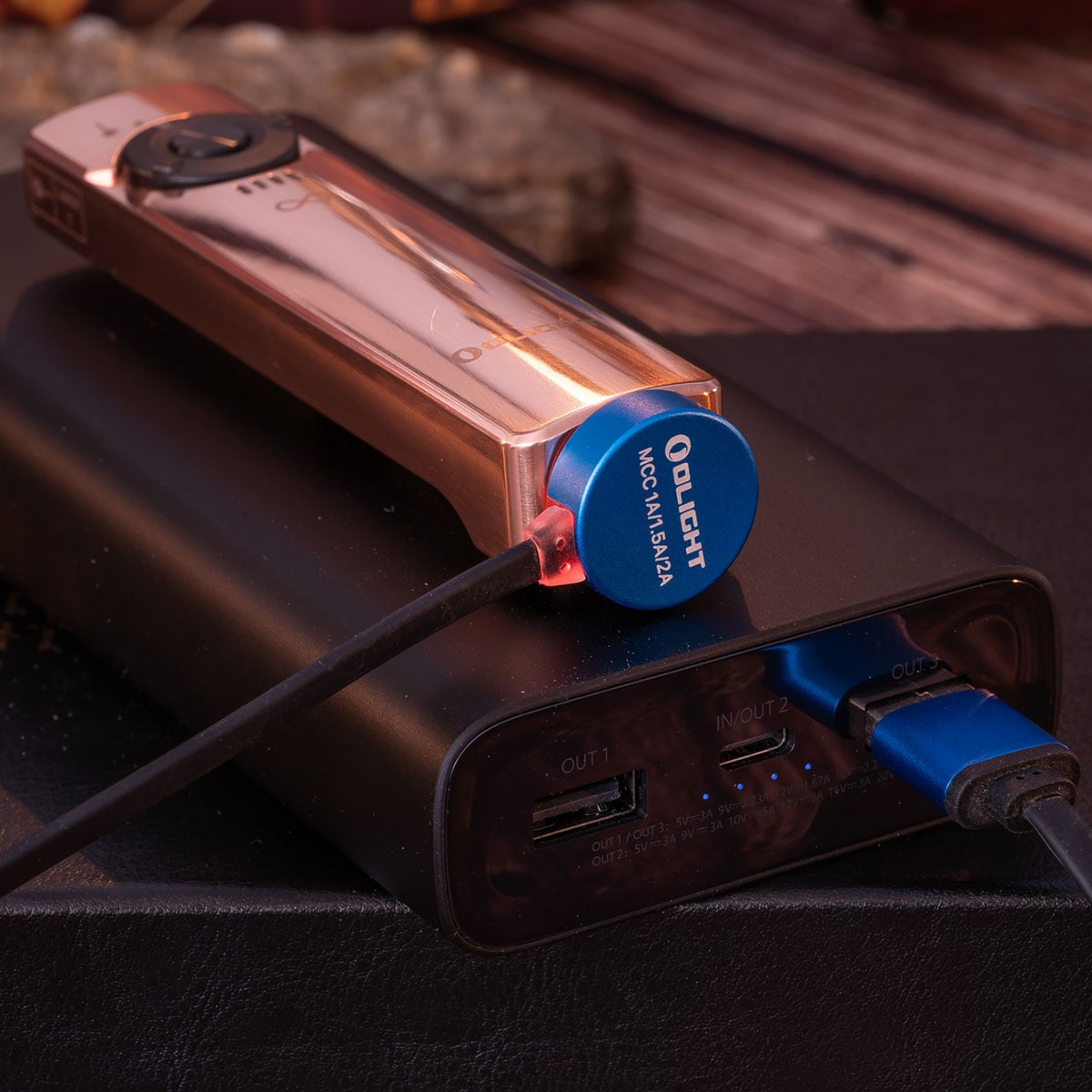 Latarka ze wskaźnikiem laserowym Olight Arkfeld Eternal 3 Copper - 1000 lumenów