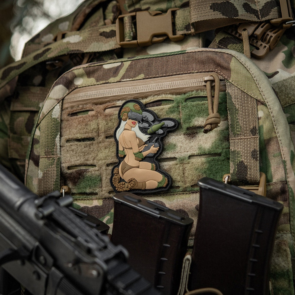 Naszywka M-Tac Tactical Girl No.6 PVC - Coyote/Olive