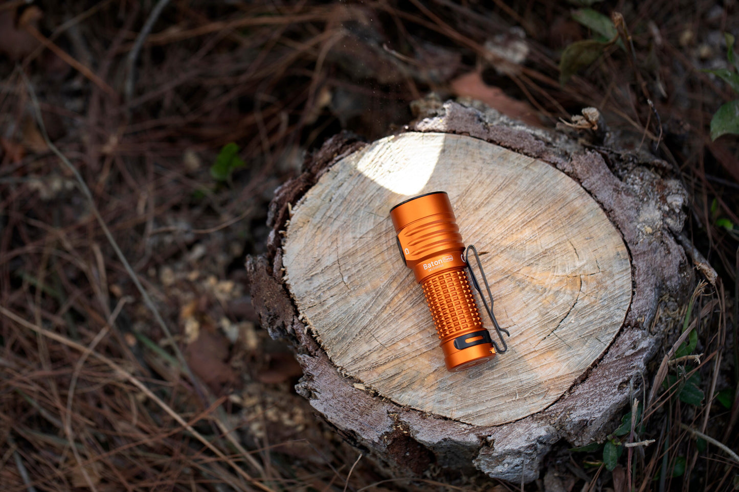 Latarka akumulatorowa Olight Baton Turbo Orange - 1000 lumenów