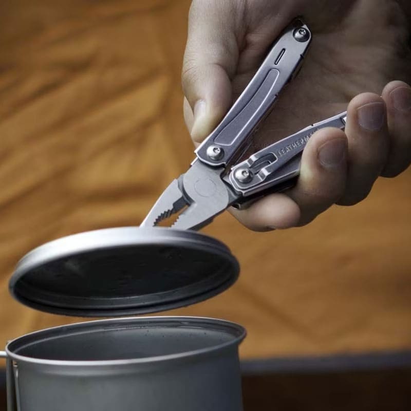 Multitool Leatherman Wingman z kaburą
