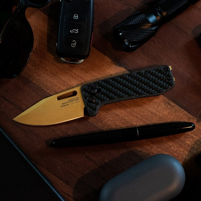 Nóż składany SOG Ultra XR - Carbon/Gold