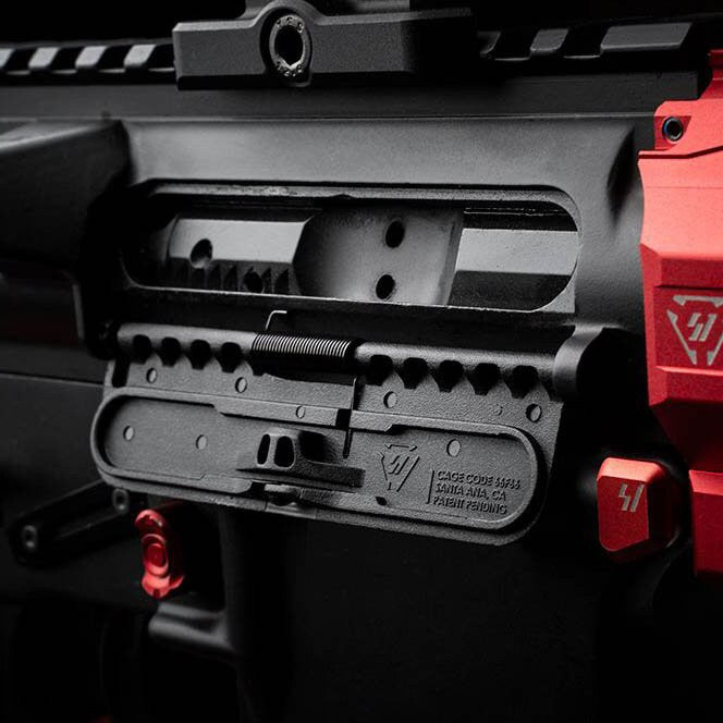 Klapka okna wyrzutnika łusek Strike Industries PolyFlex Dust Cover do karabinków AR15 - Black